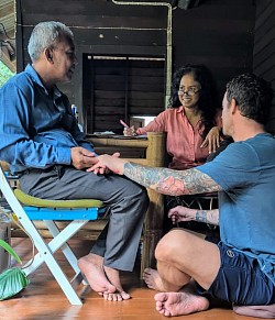 Dr. Dr. Bai giving traditional diagnosis to students